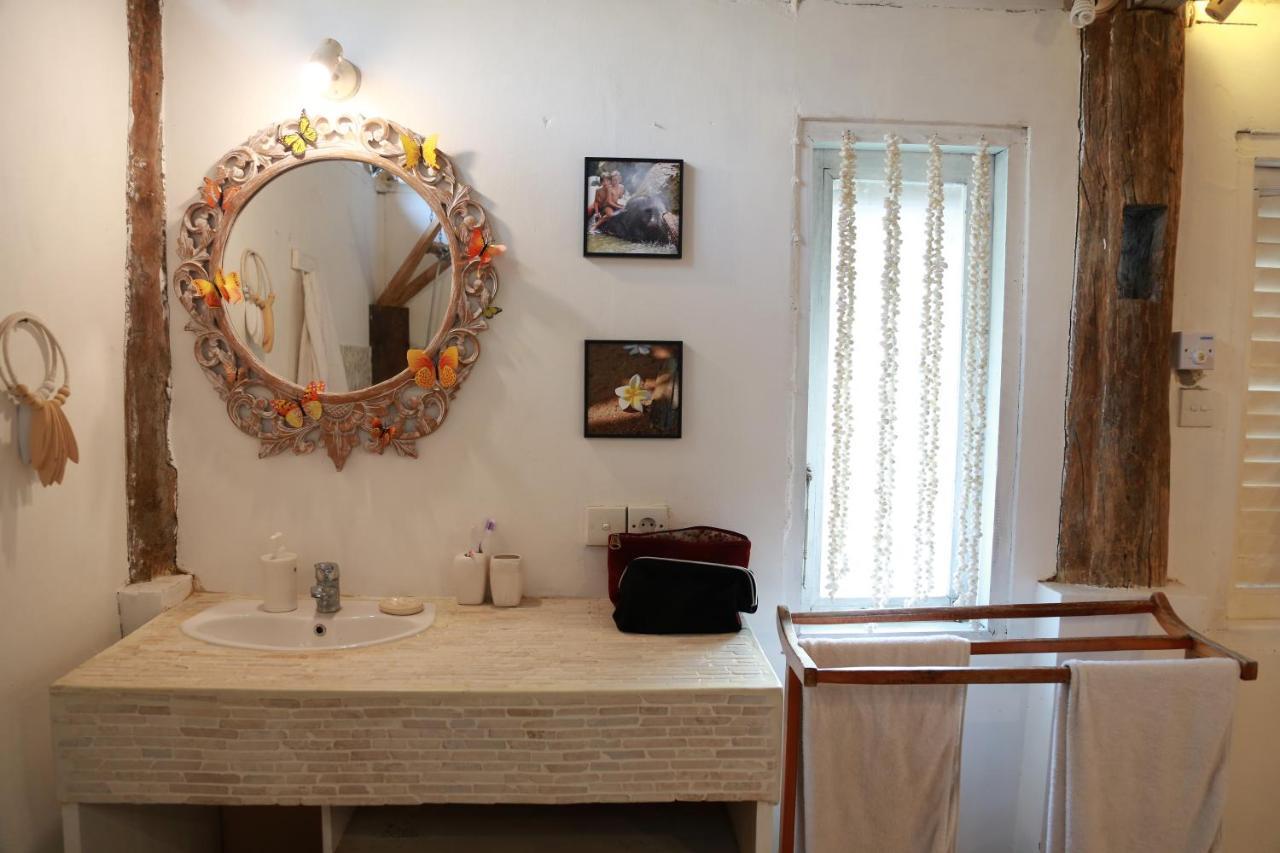 Villa Sentosa, Cheerful 3-Bedroom Villa With Pool Quần đảo Gili Ngoại thất bức ảnh