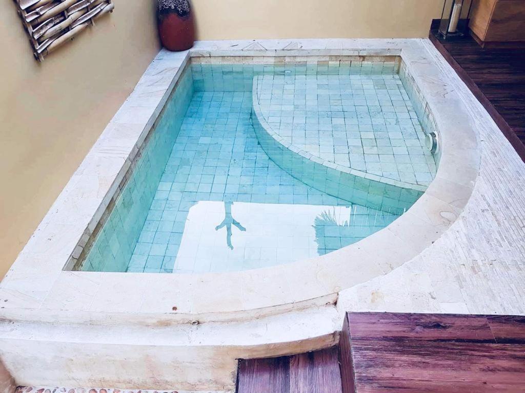 Villa Sentosa, Cheerful 3-Bedroom Villa With Pool Quần đảo Gili Ngoại thất bức ảnh